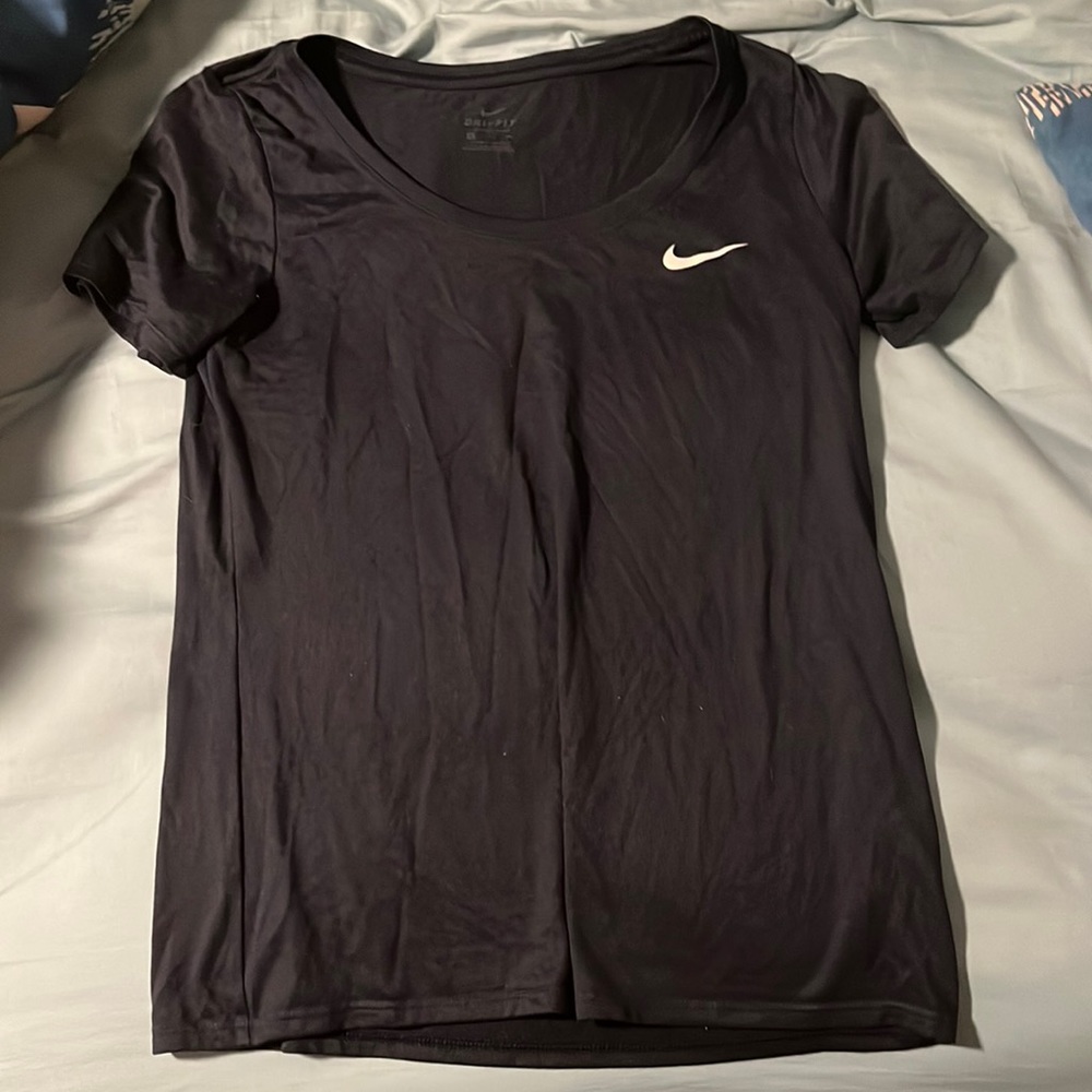 nike | navy blue nike dri-fit tshirt | size M